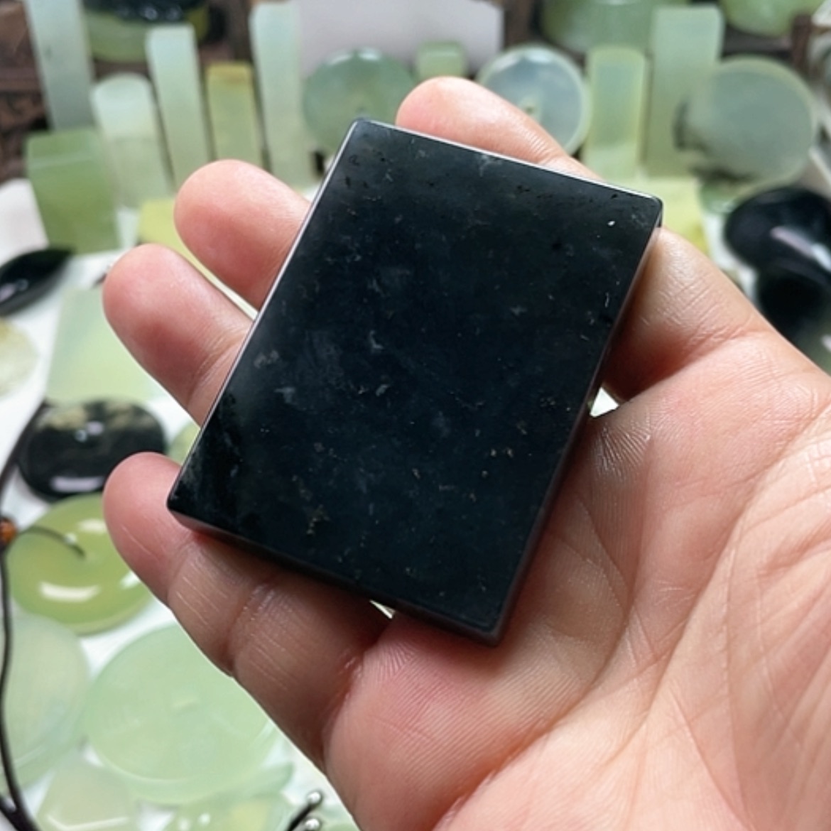 【闪购商品】未镶嵌岫玉挂件花***衣