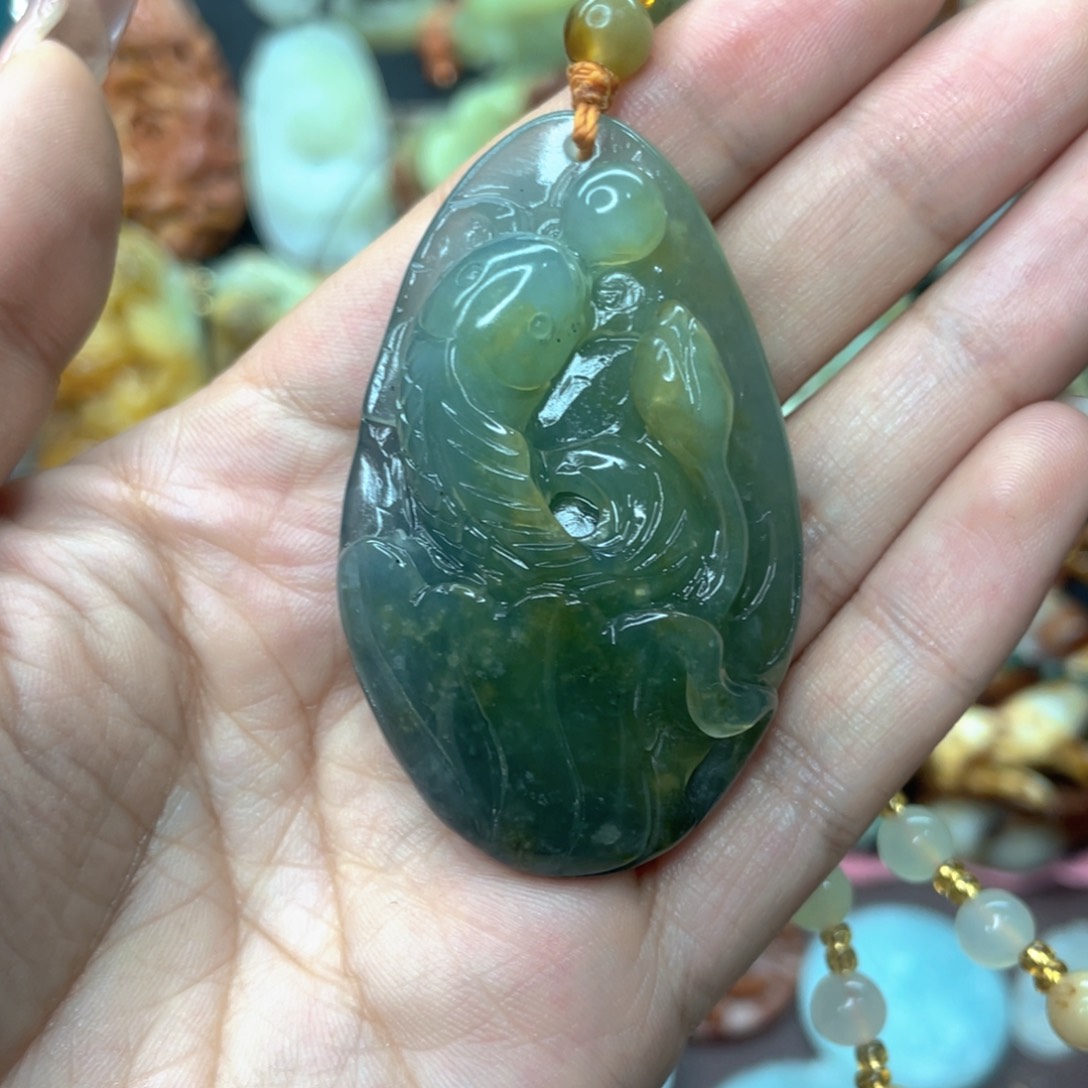 蛇纹石玉颈饰未镶嵌