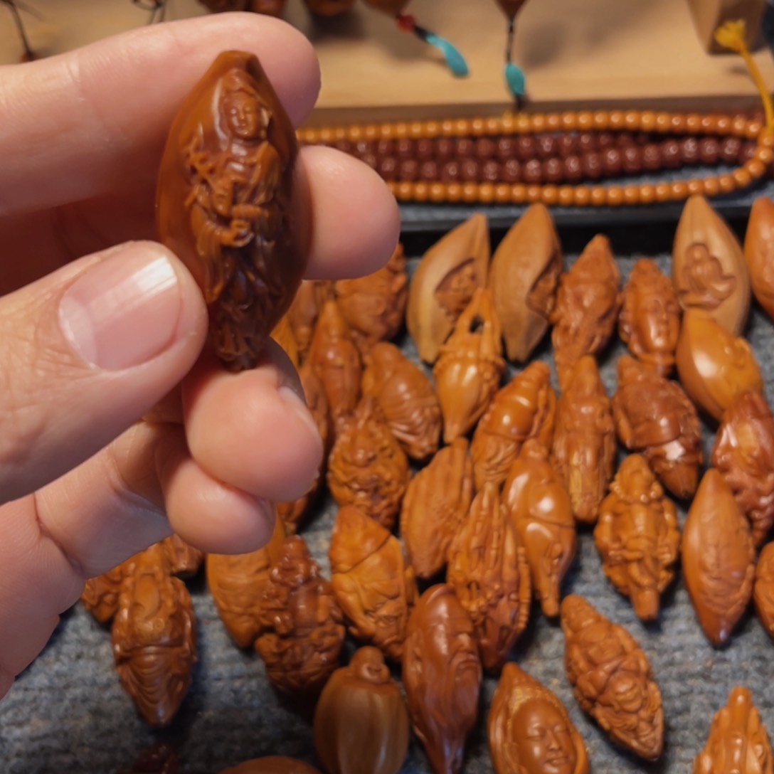 橄榄核吊坠鱼化龙观音