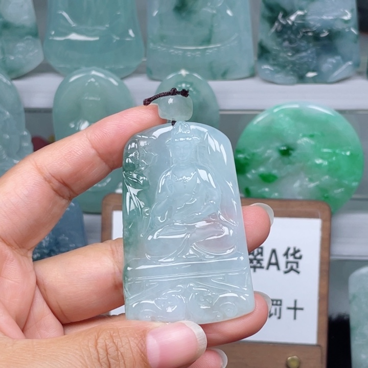 颈饰未镶嵌翡翠观音