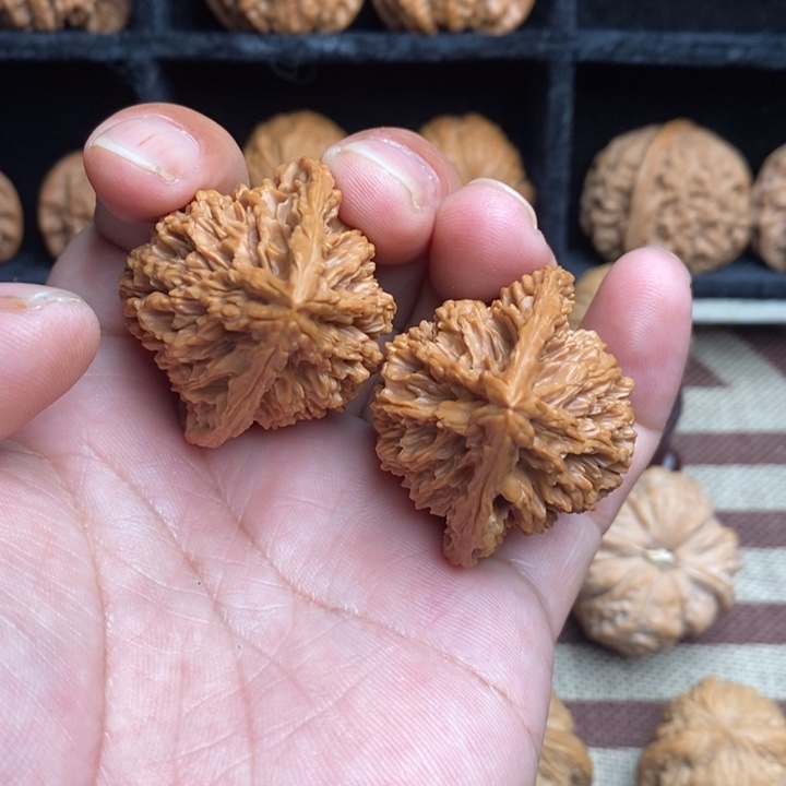 文玩核桃吊坠高尖大鸭梨40尺寸