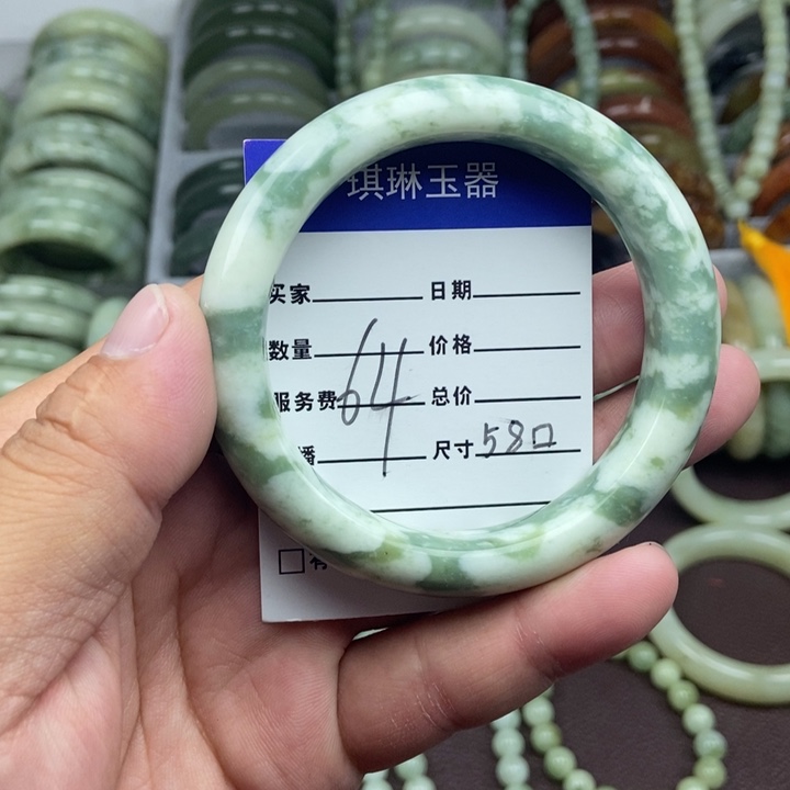 蛇纹石玉手镯未镶嵌