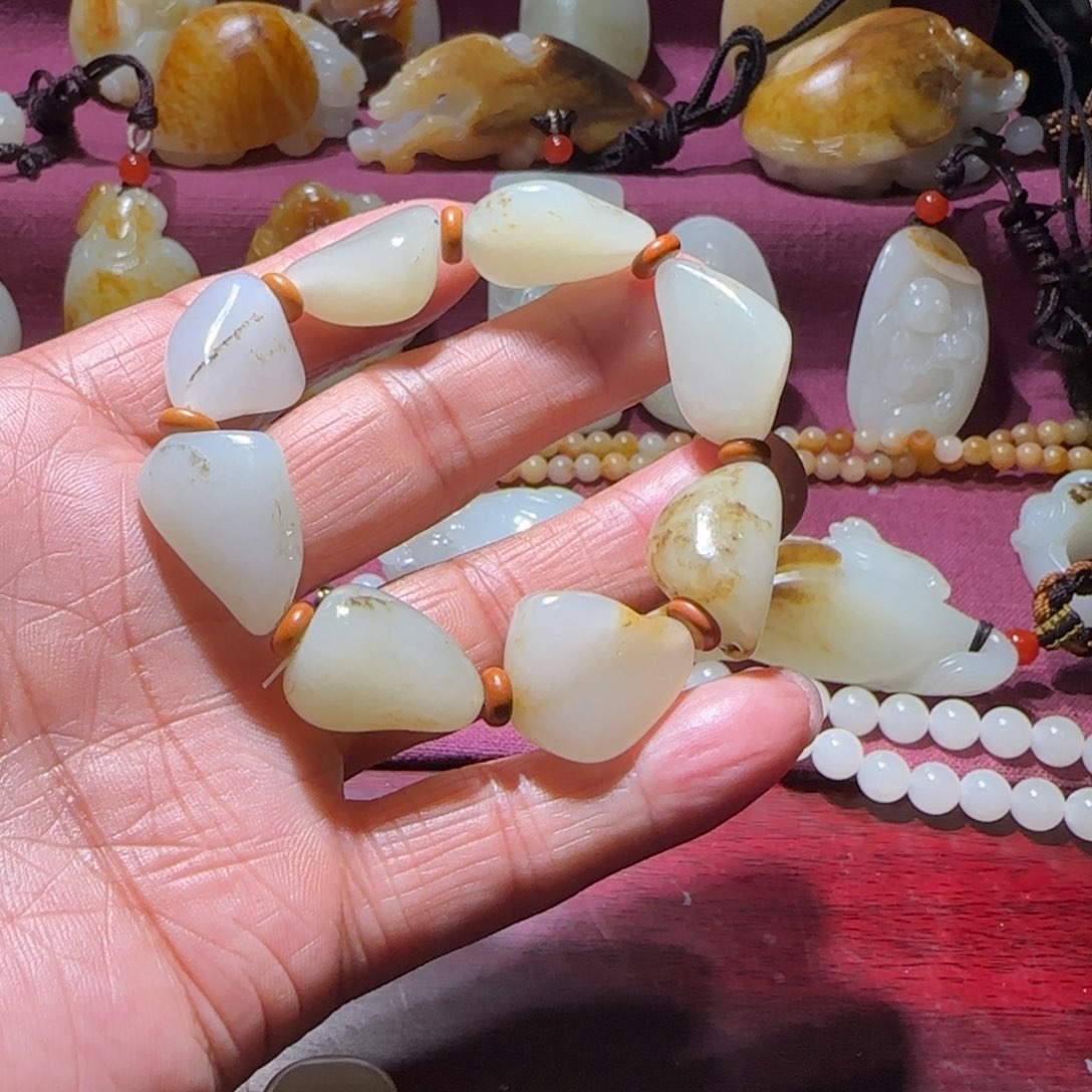 和田玉颈饰未镶嵌A****吴