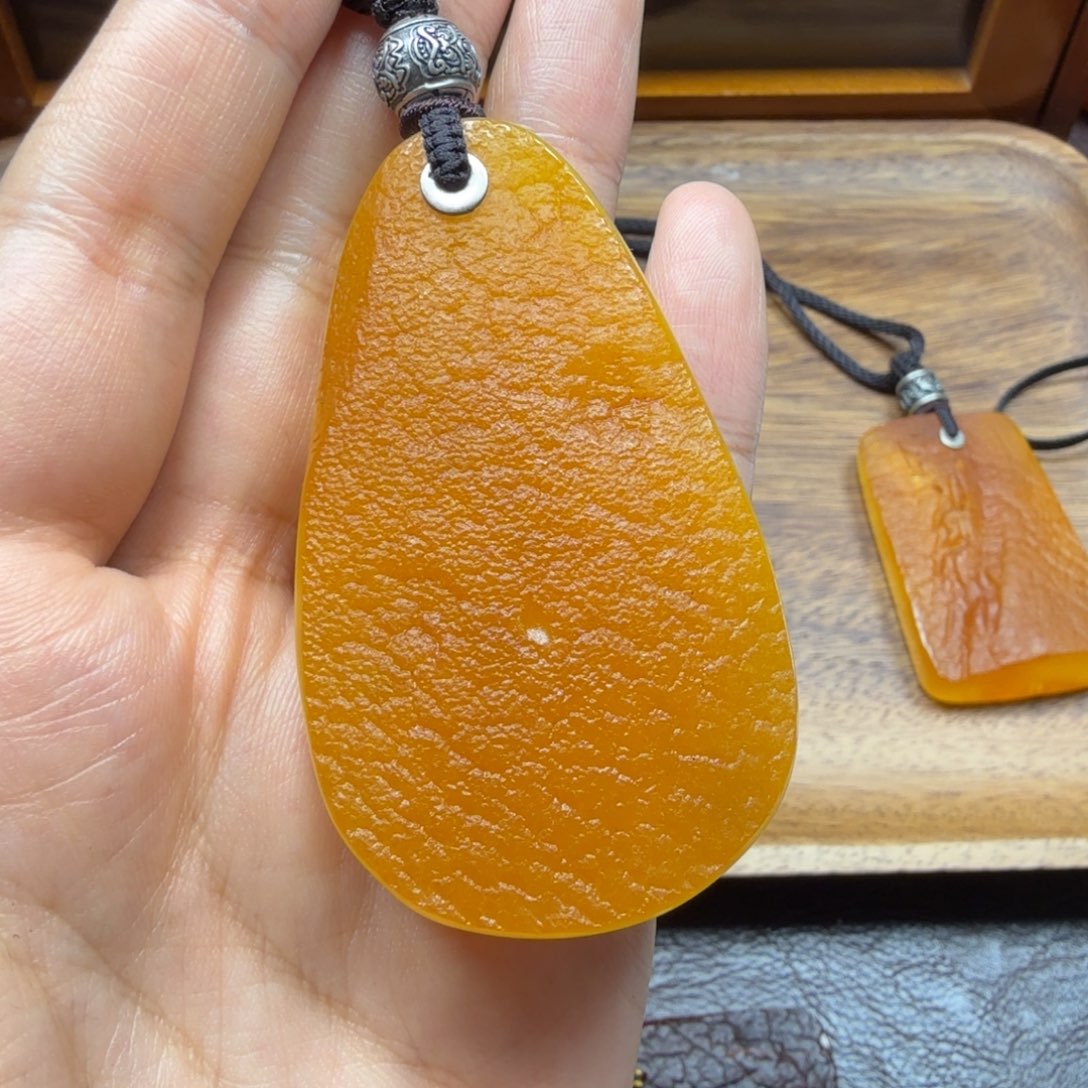 未镶嵌吊坠(赠链)琥珀