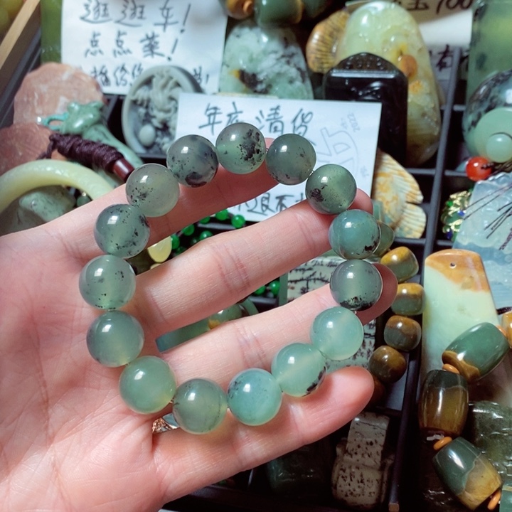 蛇纹石玉颈饰未镶嵌