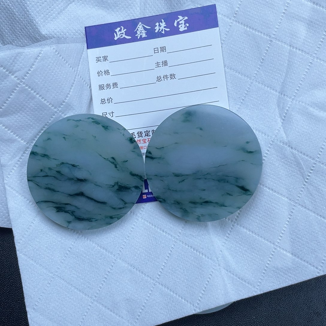 定制翡翠未镶嵌美*姐无事牌一对翡翠毛货无鉴赏期