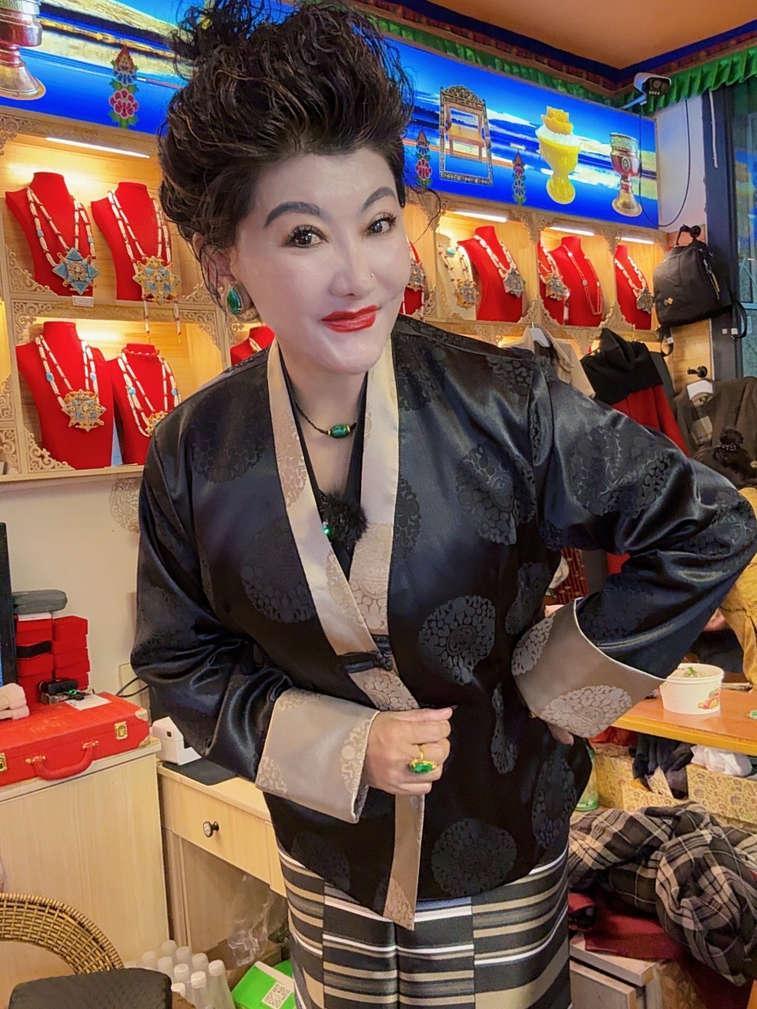 新年黑色章嘎外套（卡其色领）