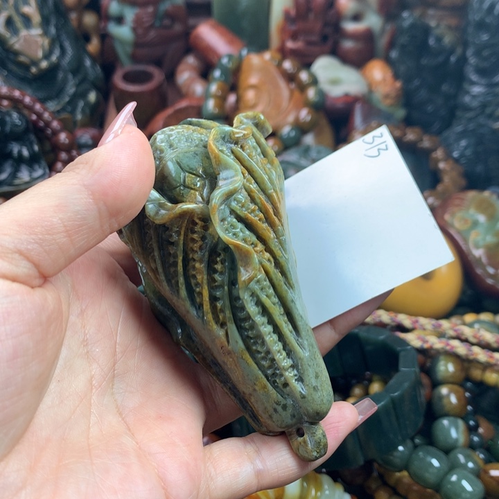 透闪石质玉未镶嵌珠宝奇石