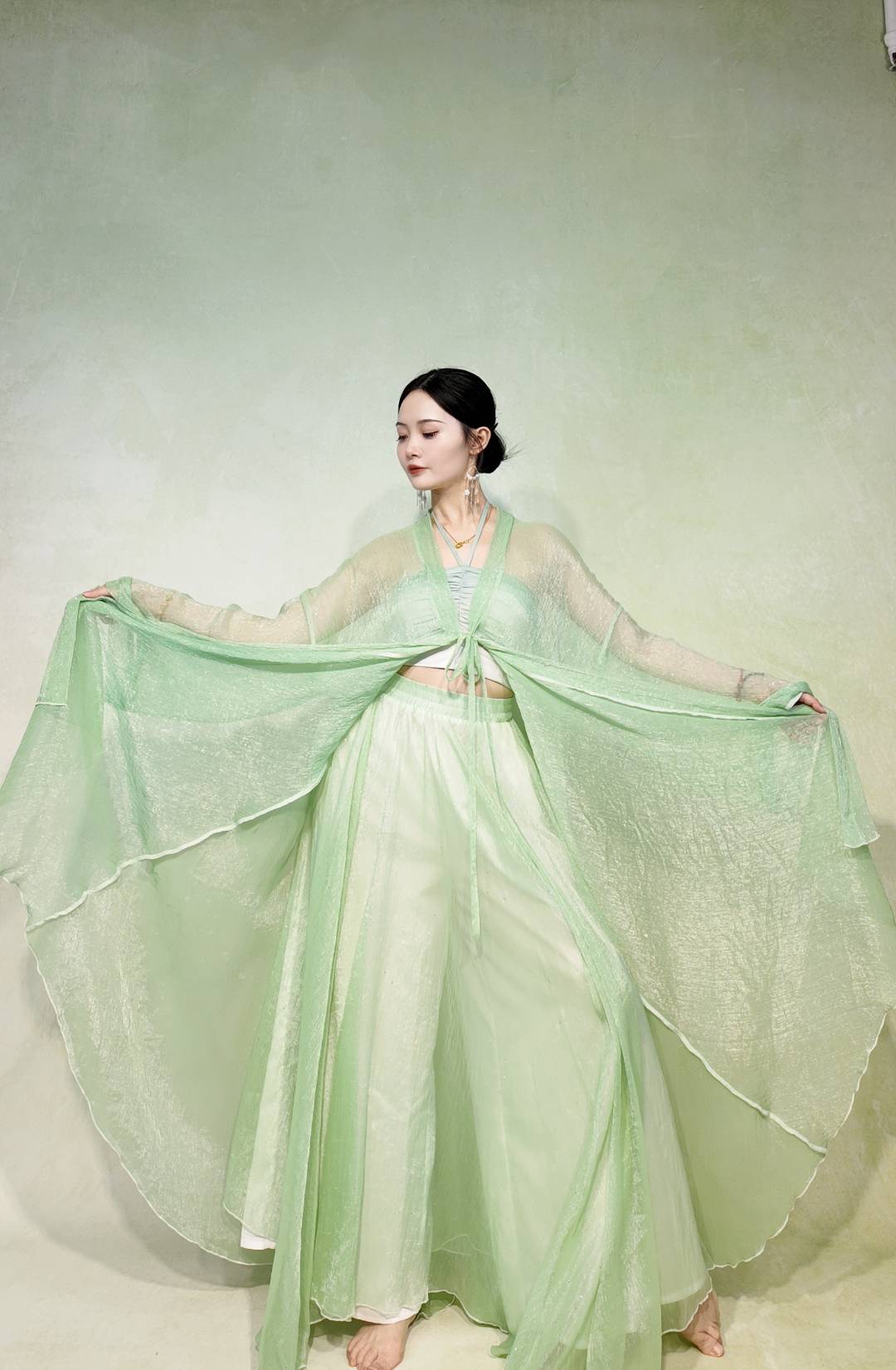  「青萤」闪耀系列苹果绿大摆纱衣 国风椰楼国风穿搭椰雨青竹