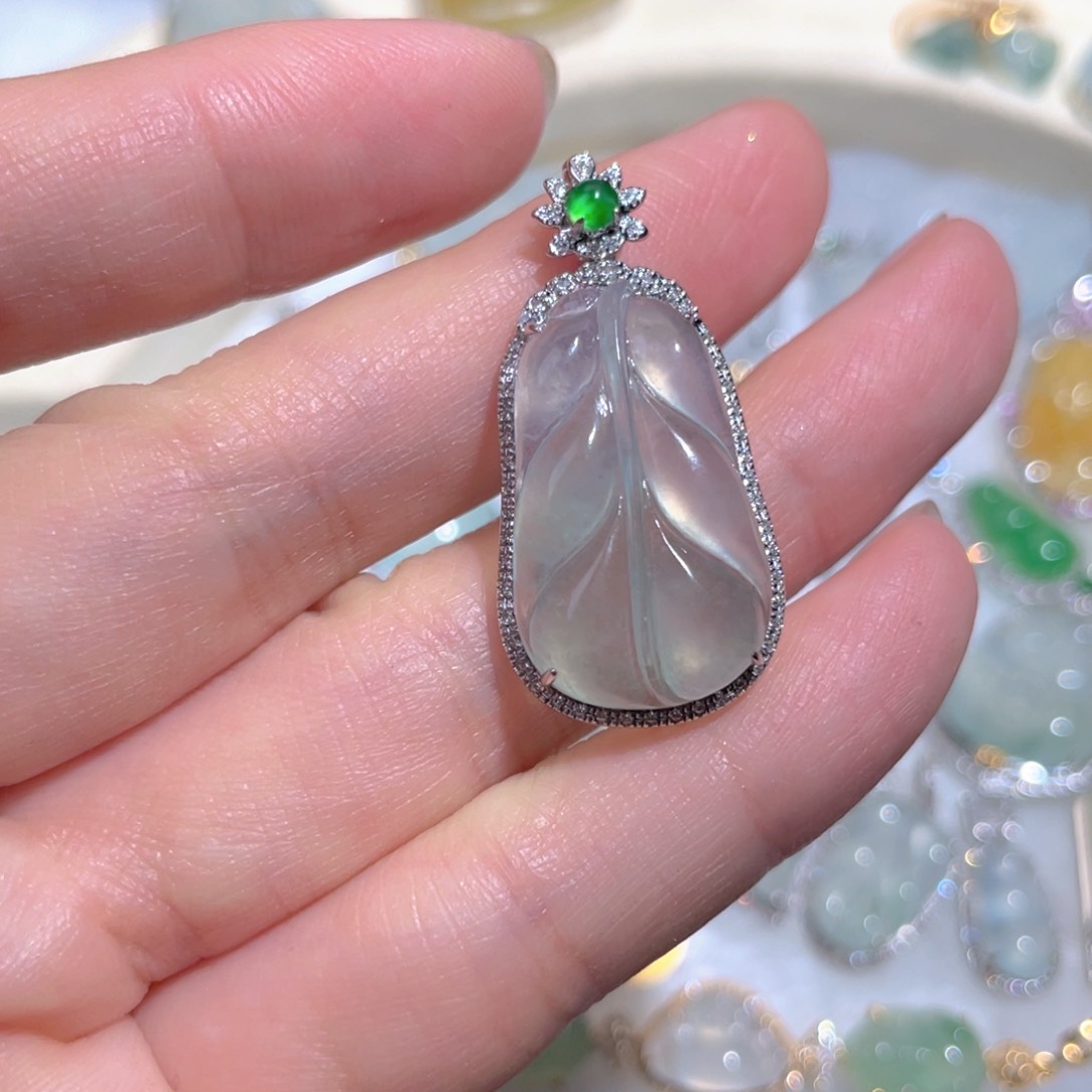 翡翠颈饰18K金镶嵌翡翠