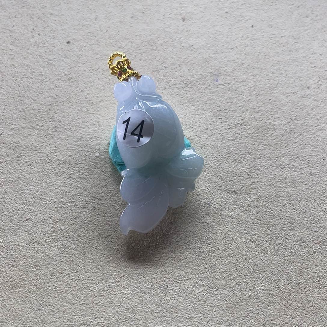 翡翠未镶嵌颈饰翡翠小鱼吊坠