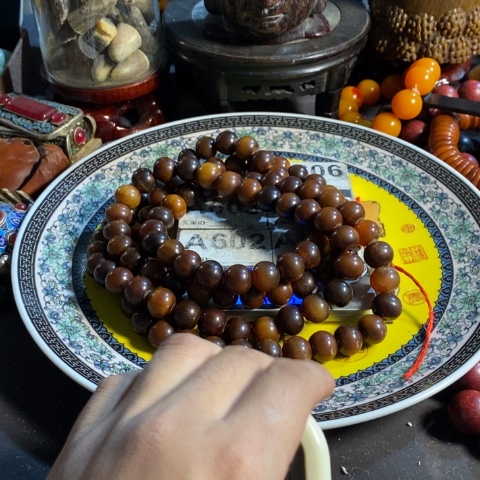 瓷片英***9寻呼台的一个小女孩在一