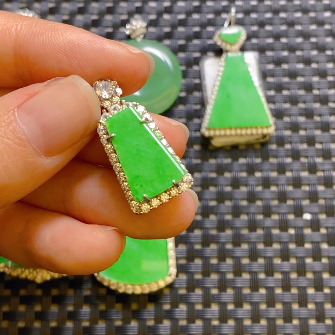 翡翠颈饰银S925镶嵌吊坠