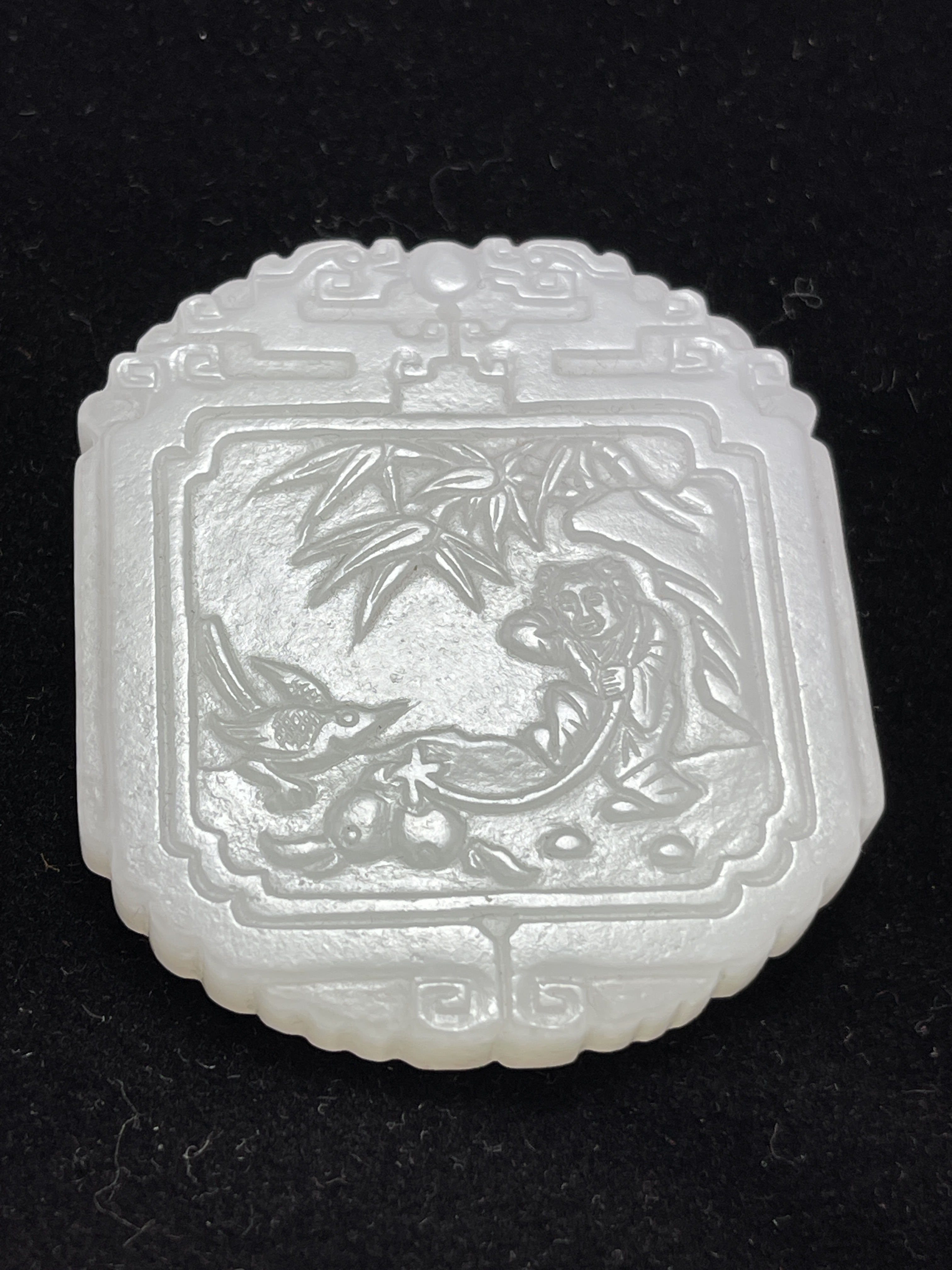 和田玉子冈牌子吊坠挂件