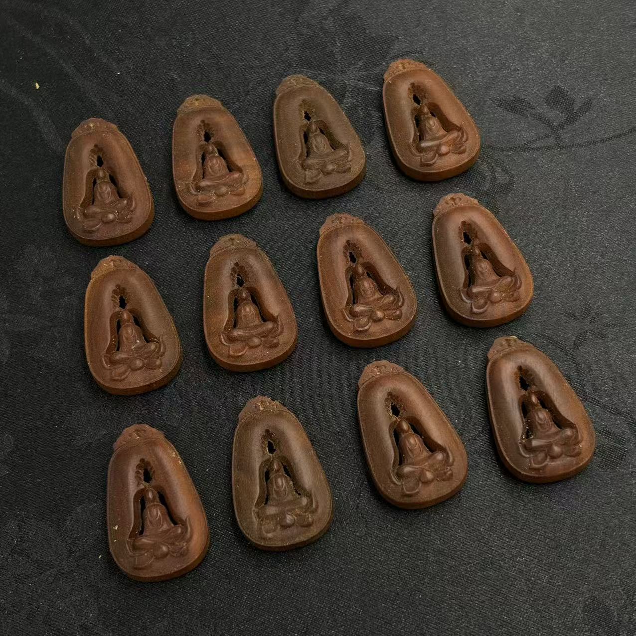 「戴琴珠宝」DQ5698-老山檀悟道雕刻吊坠（多样性发其一）