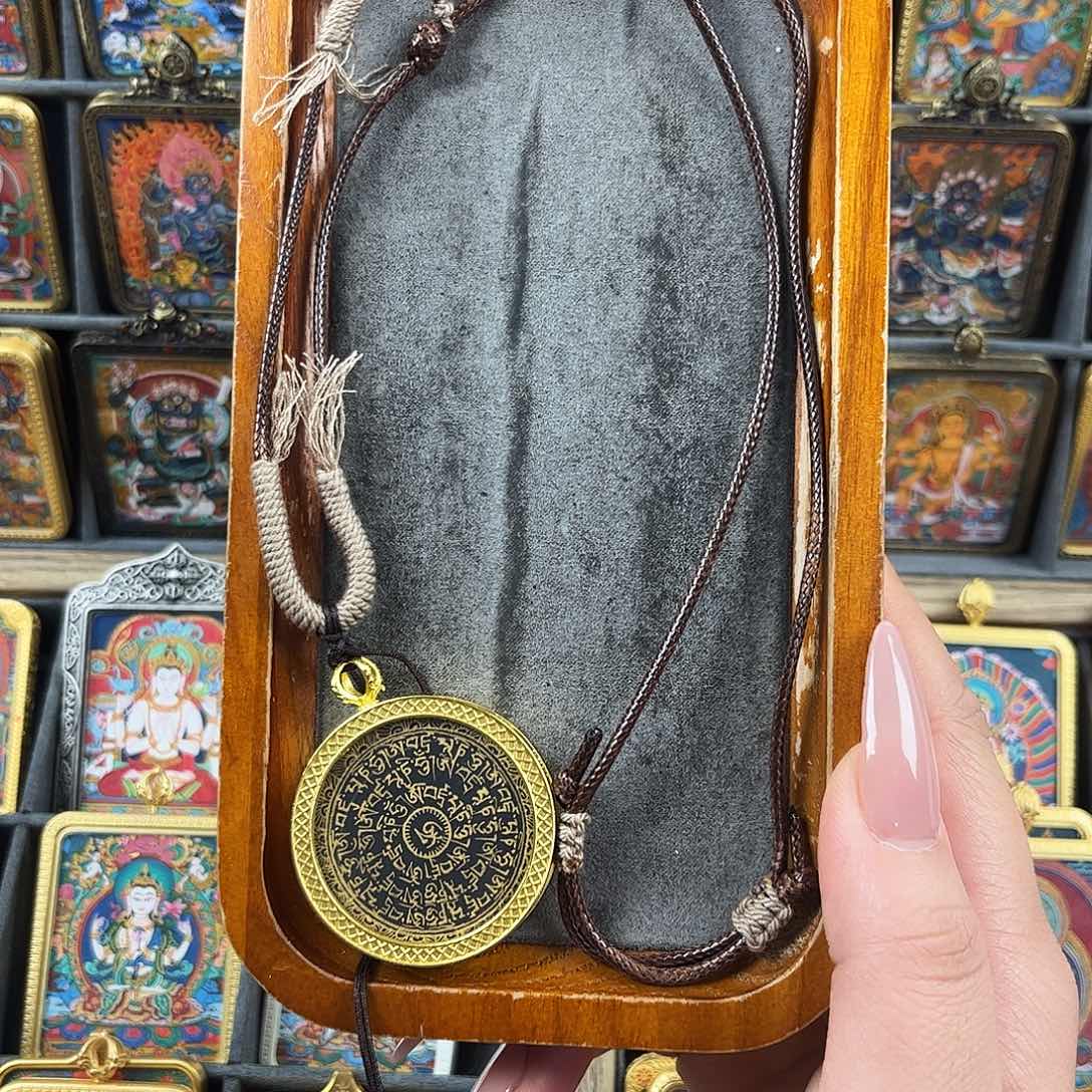 吊坠手绘六字真言唐卡