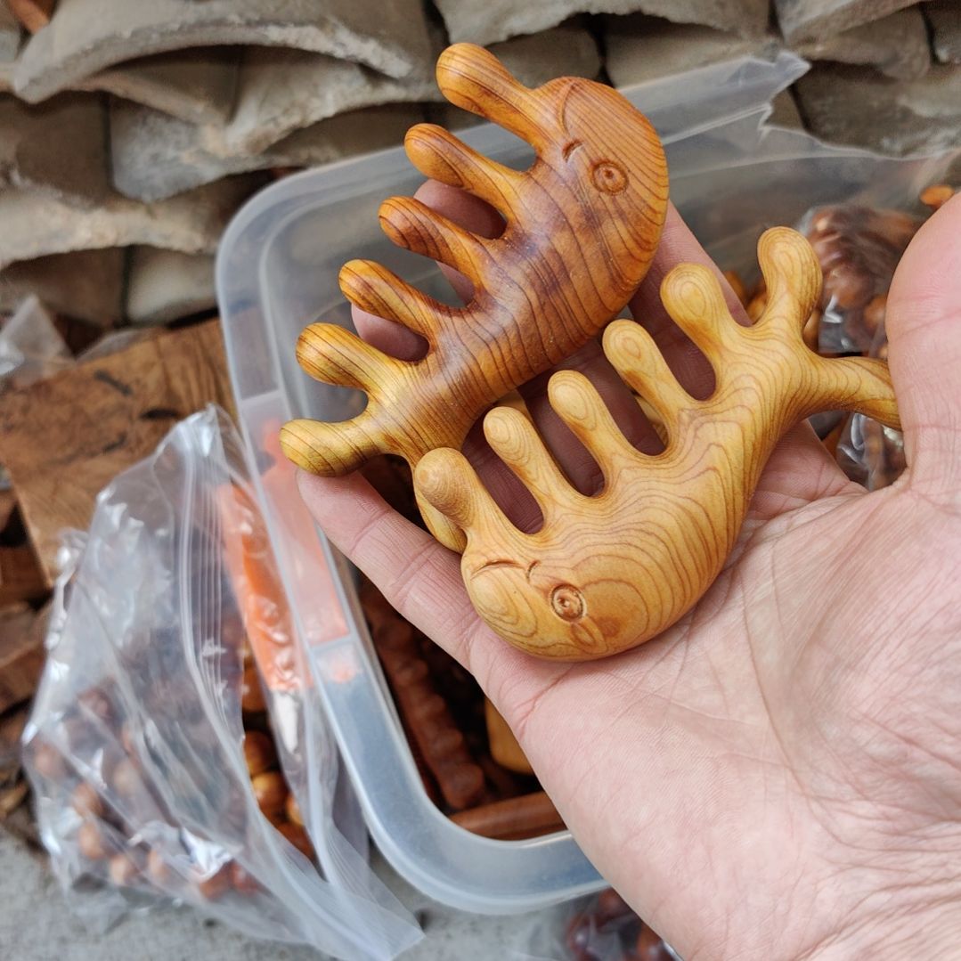 按摩梳子一个，太行崖柏