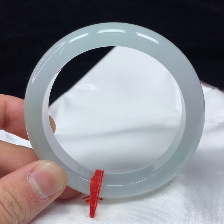 翡翠手镯（圆镯）未镶嵌56.2