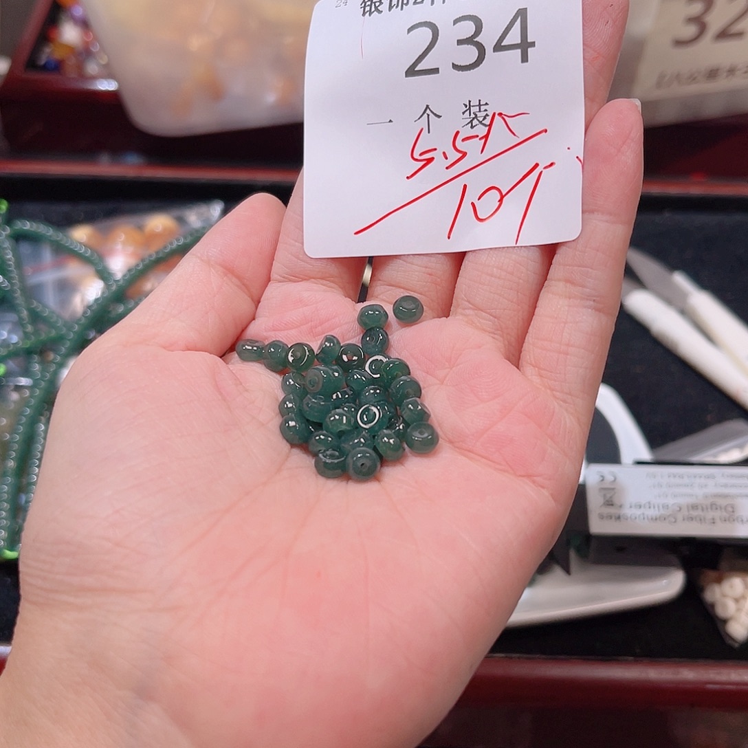 未镶嵌水晶珠宝半成品234 。     