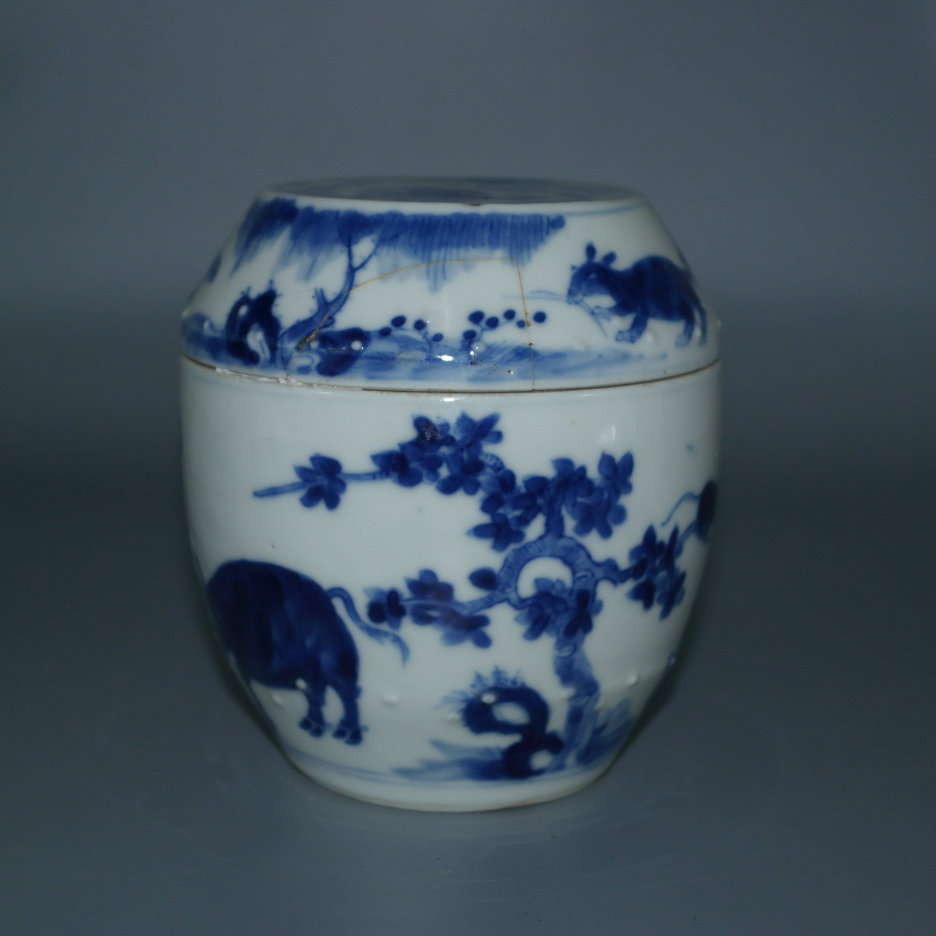 LOT09  青花十二生肖图盖罐  