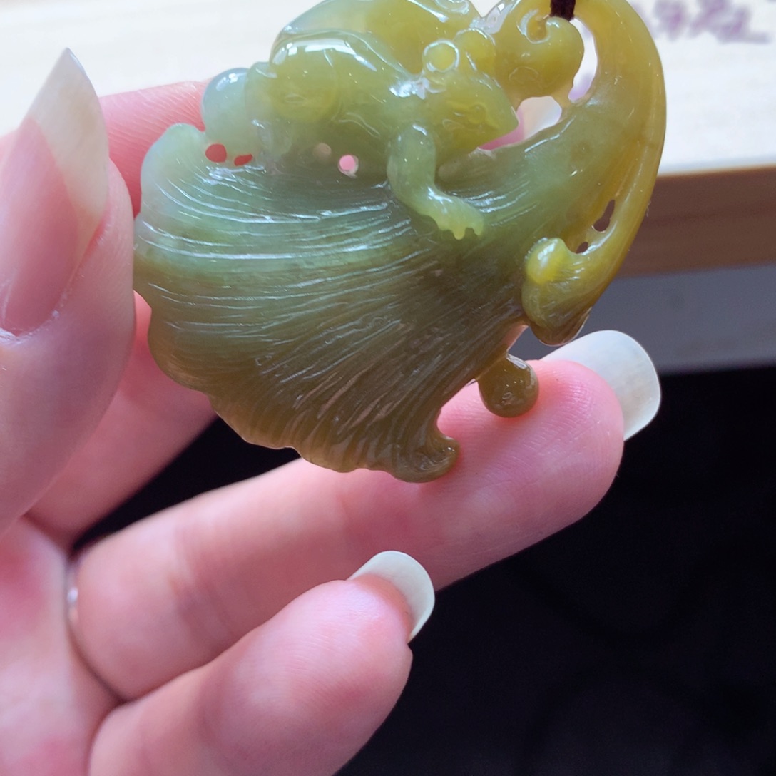 翡翠颈饰未镶嵌吊坠