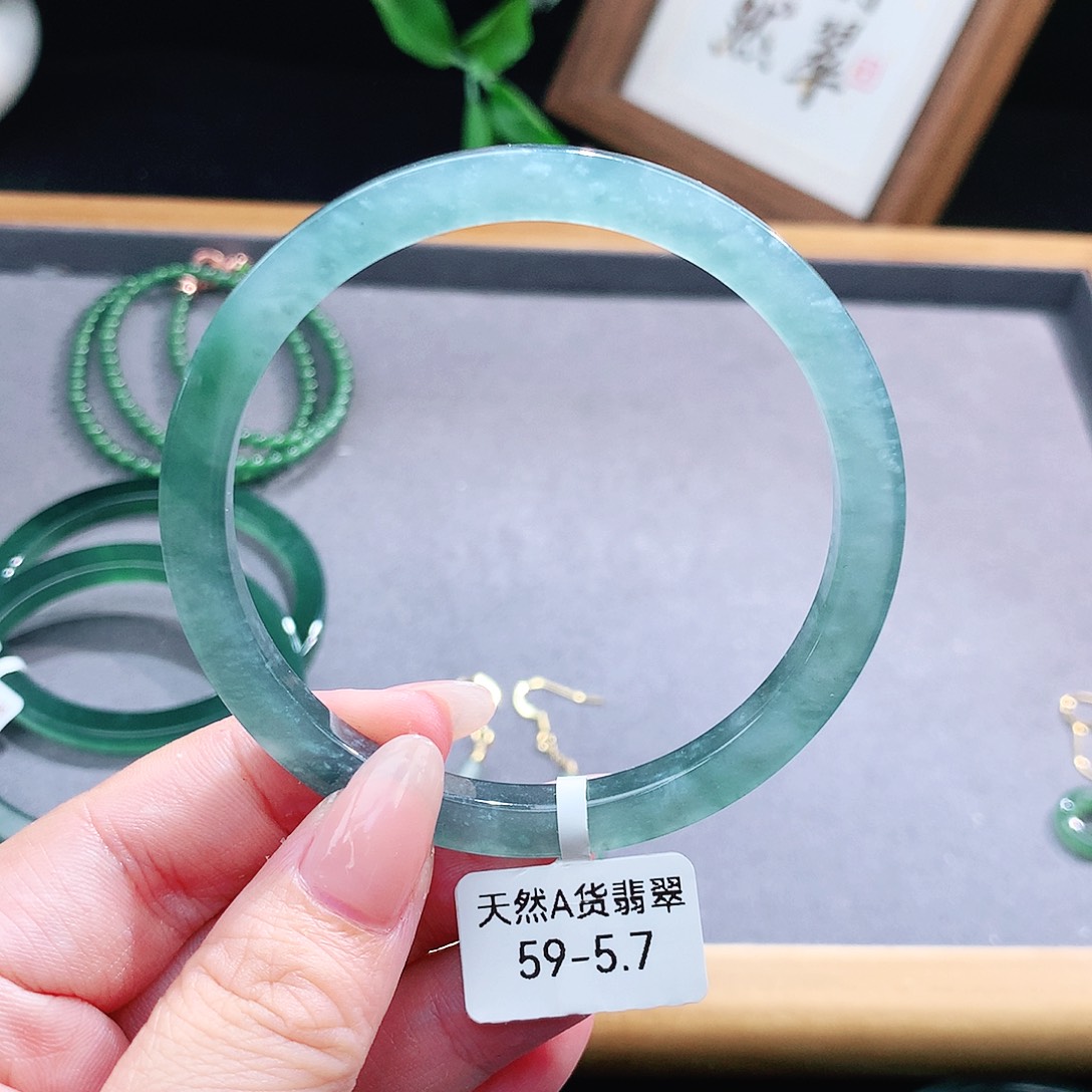 翡翠手镯（圆镯）未镶嵌