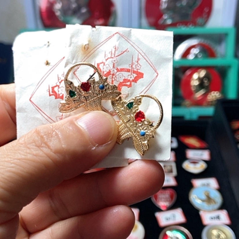 【闪购商品】铝六七十年代的2枚章