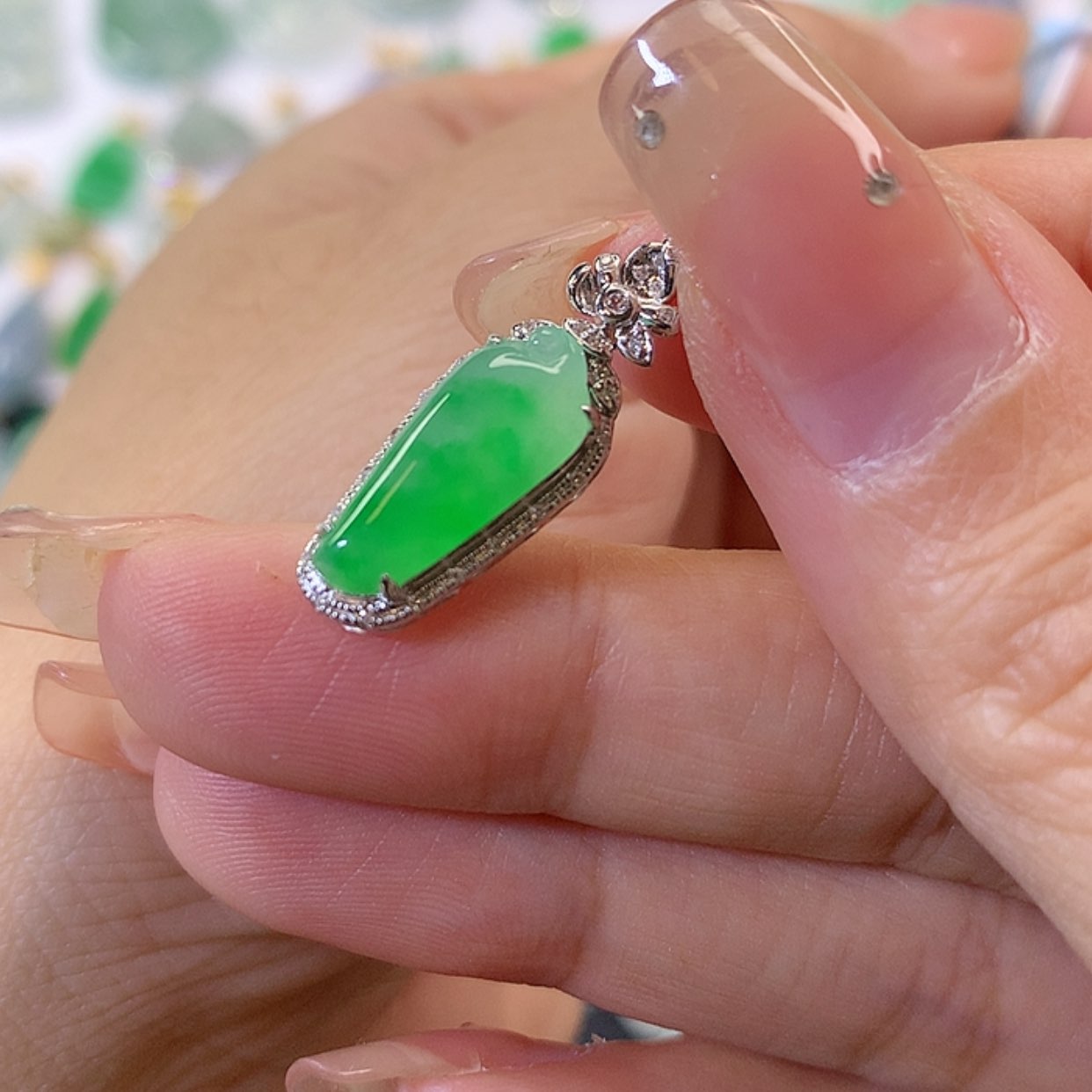 【闪购商品】翡翠吊坠(不含链)18K金镶嵌