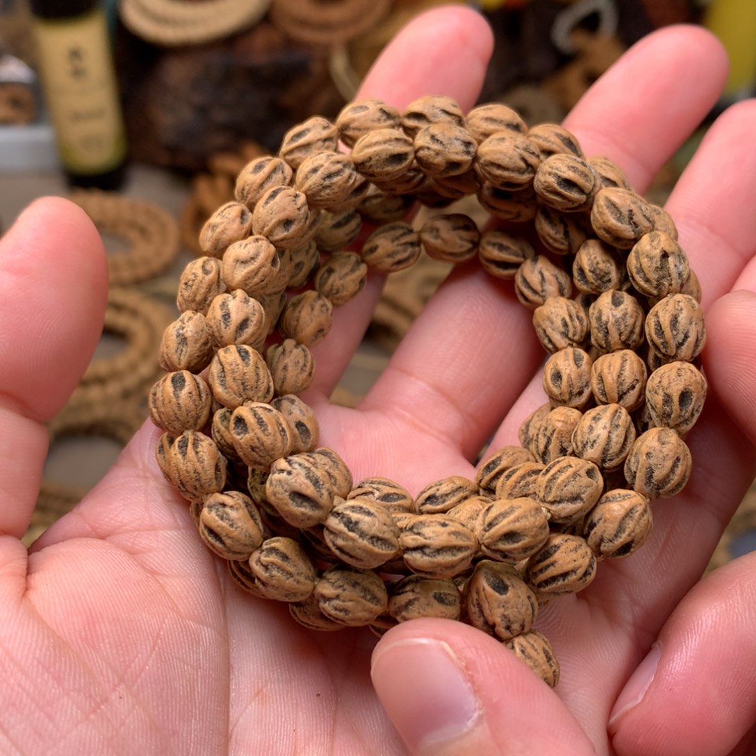 L***Y柏香籽/百香籽吊坠