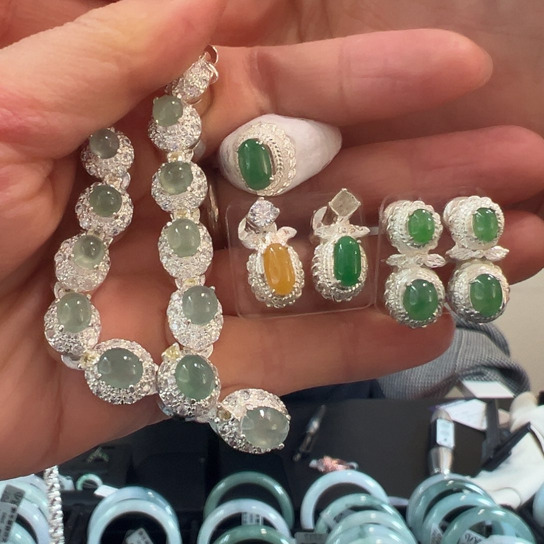 翡翠手镯未镶嵌天然翡翠戒面