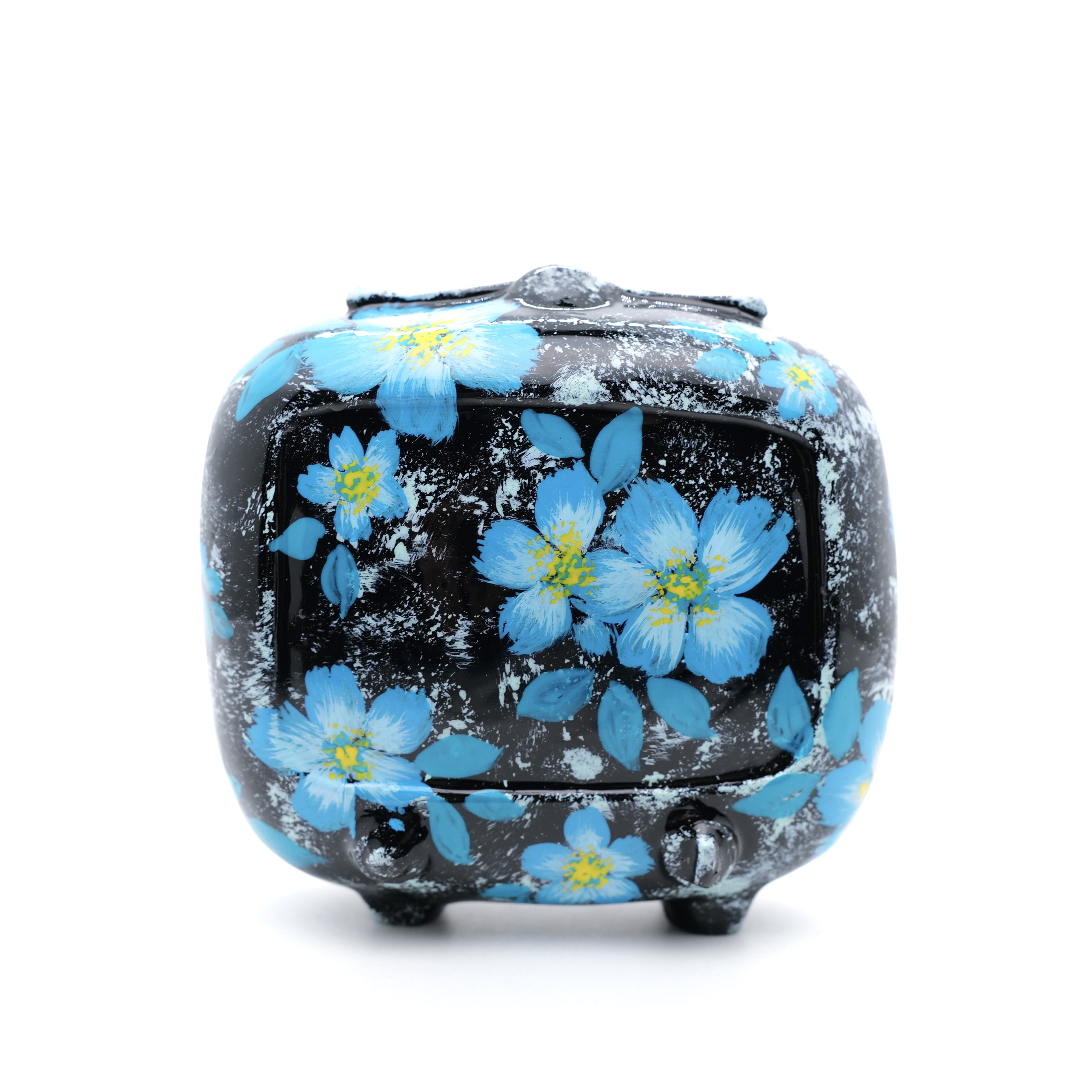 《王甜心电视机》艺术石膏作品，手工绘制，仅一件