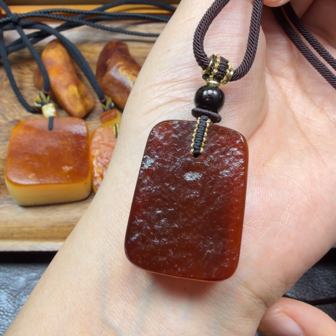 琥珀未镶嵌吊坠(赠链)