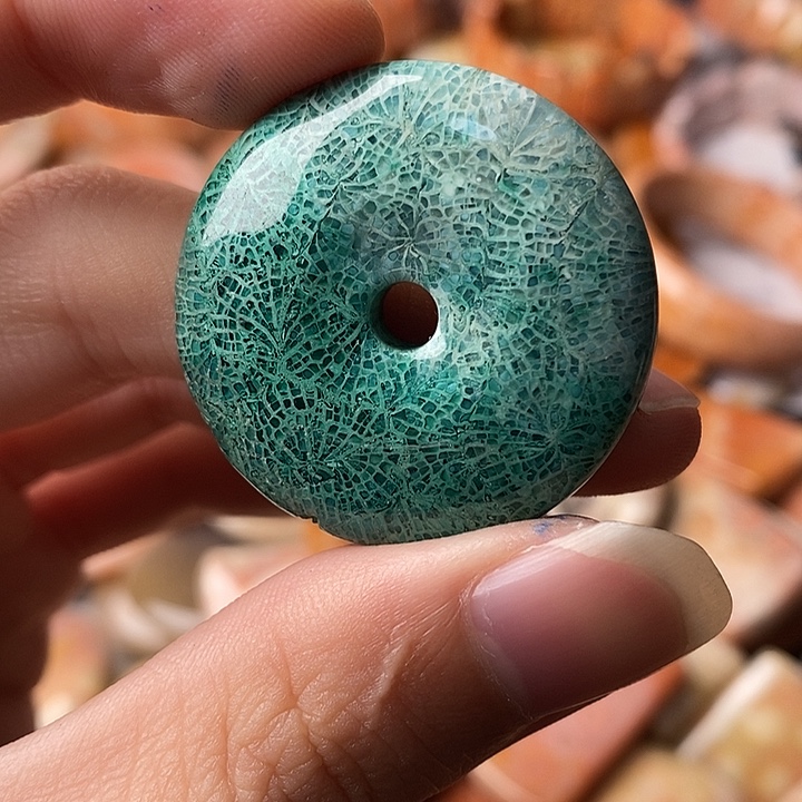 灵***龙硅化珊瑚未镶嵌颈饰