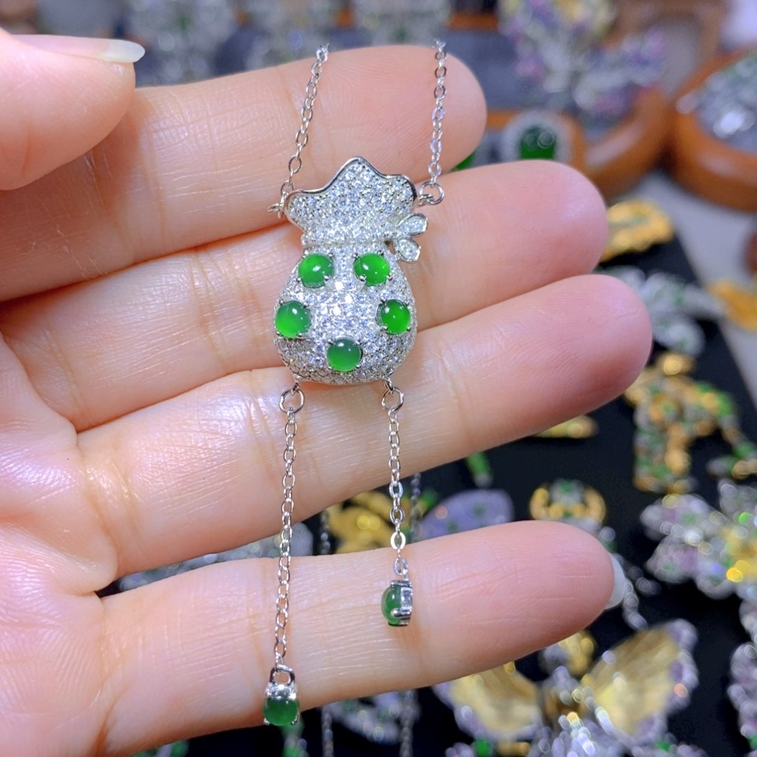 翡翠颈饰银S925镶嵌天然翡翠