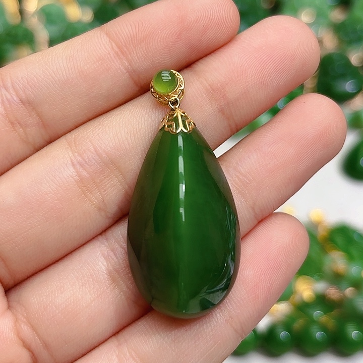和田玉（碧玉）18K金镶嵌颈饰