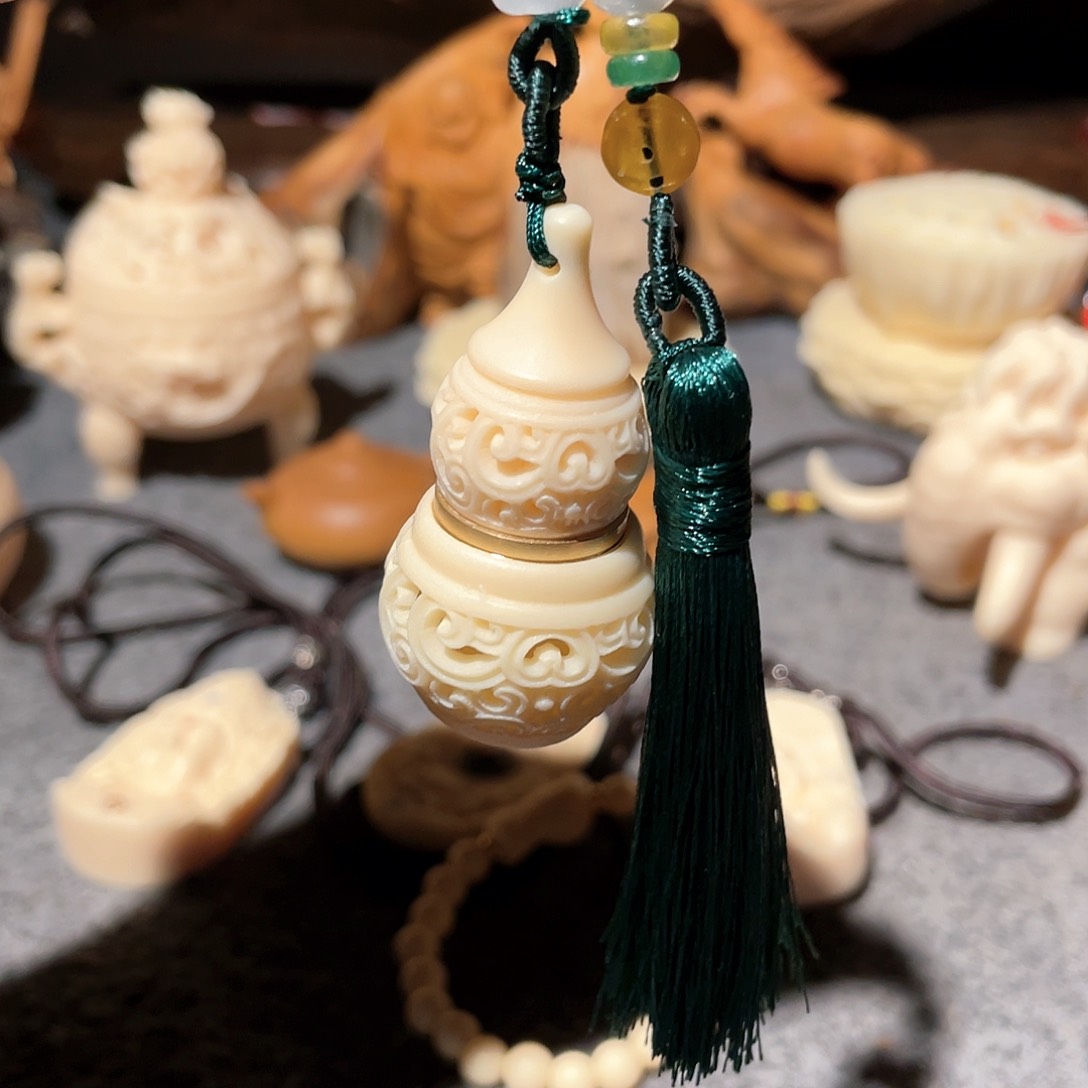 柏木（崖柏）象牙果香囊汽车挂件