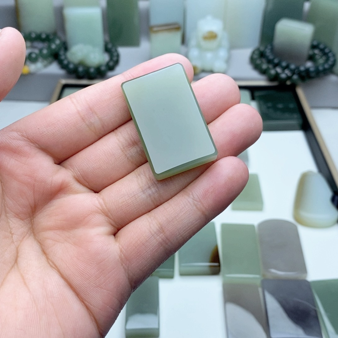 和田玉颈饰未镶嵌阿*哥