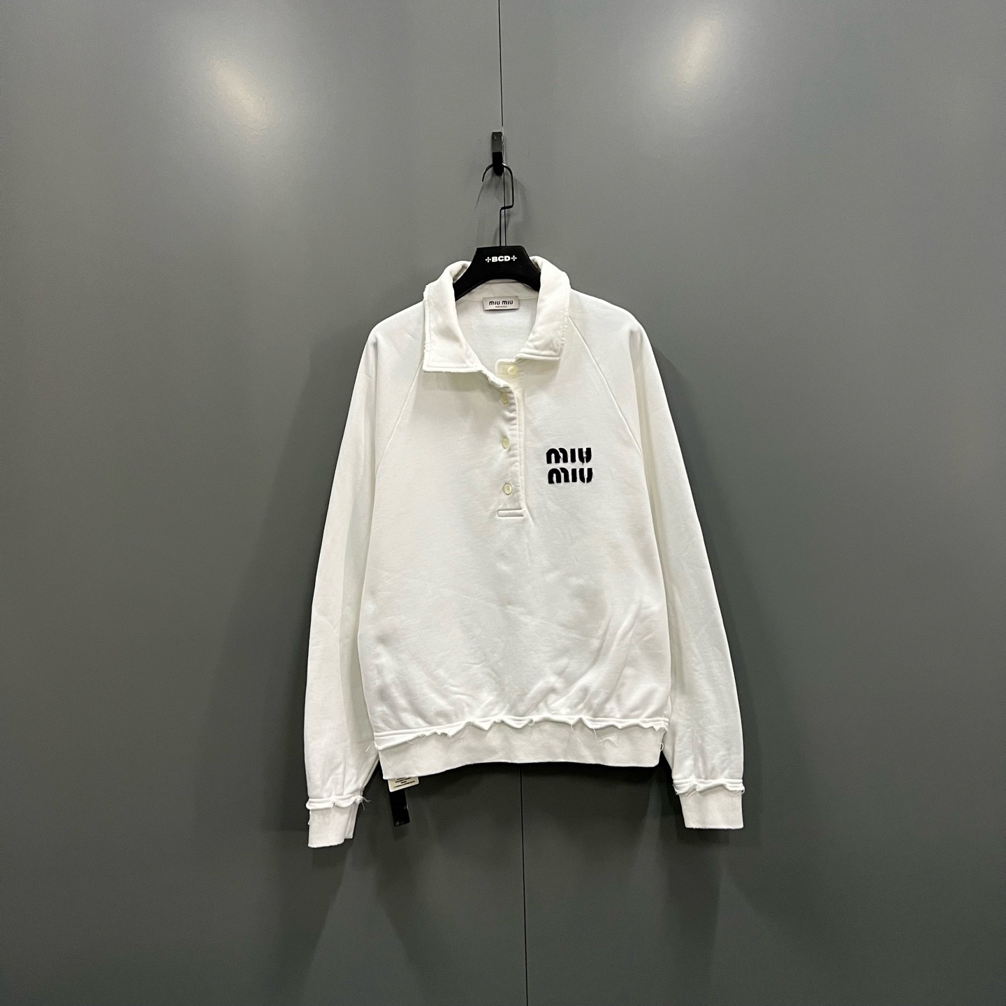 95新 MIU MIU/缪缪 (ll) 白色刺绣字母polo领卫衣 S码/019771