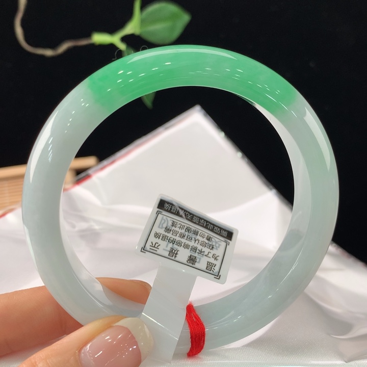 翡翠手镯未镶嵌111-3104