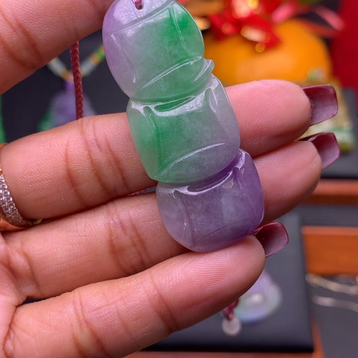 翡翠颈饰未镶嵌铜钱