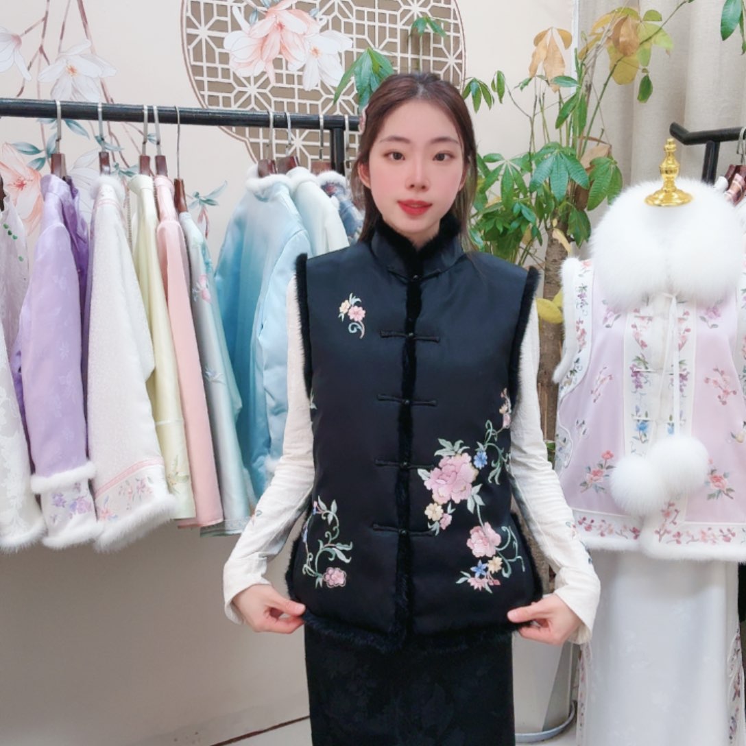 织绣丝毛 黑色半身裙 分码