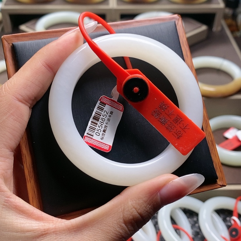 【闪购商品】和田玉手镯未镶嵌彭*一