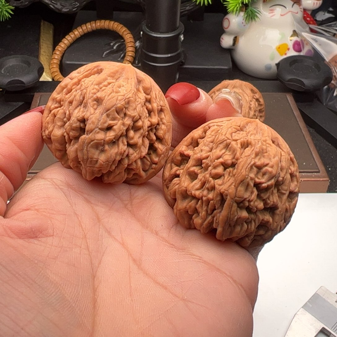 文玩核桃吊坠滢虎头王42