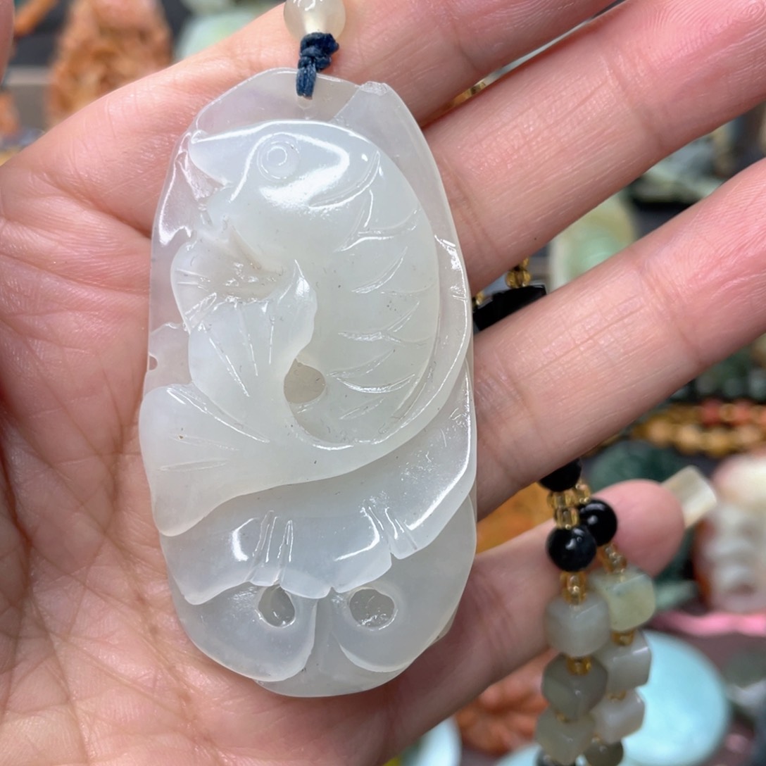 蛇纹石玉颈饰未镶嵌