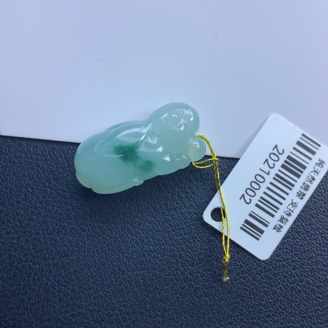 翡翠颈饰未镶嵌兔兔