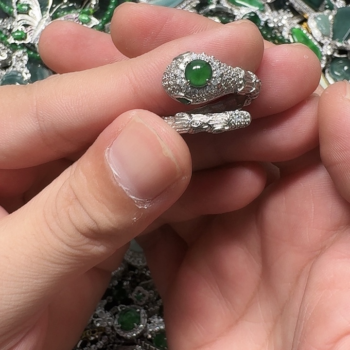 翡翠未镶嵌戒指天然A货翡翠放漏