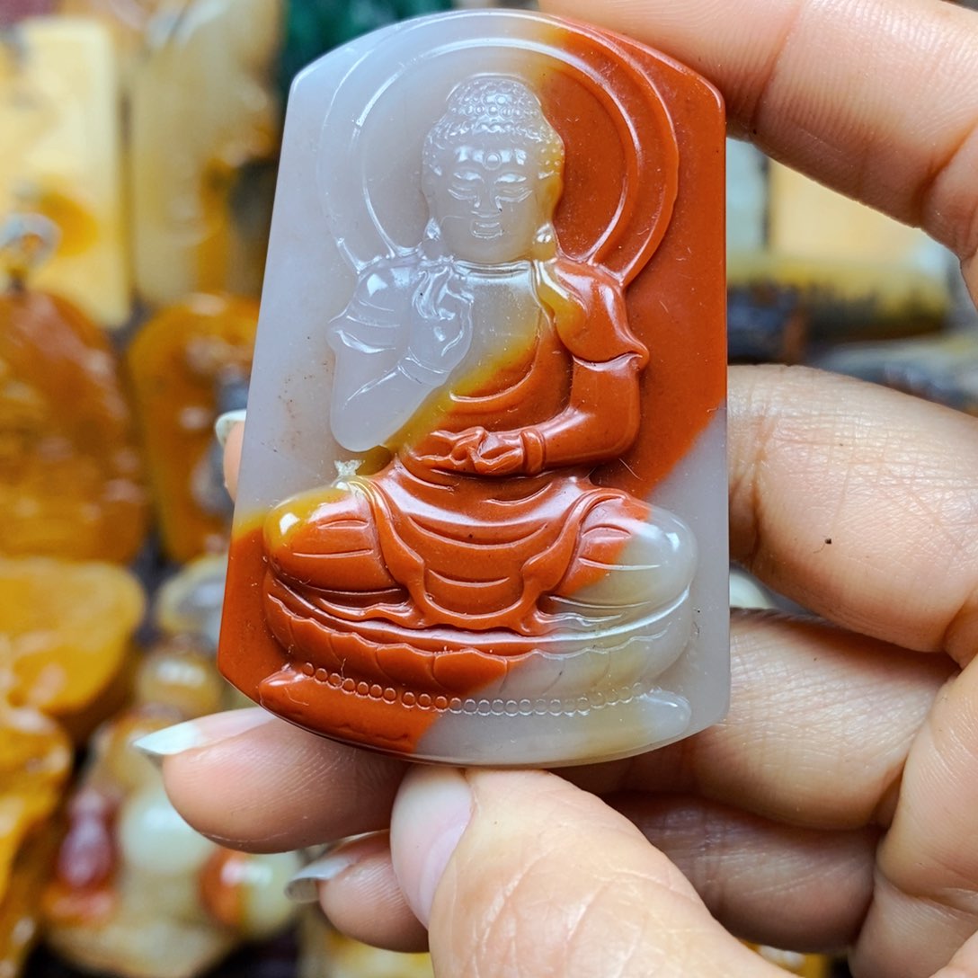 石英质玉（黄龙玉）颈饰未镶嵌