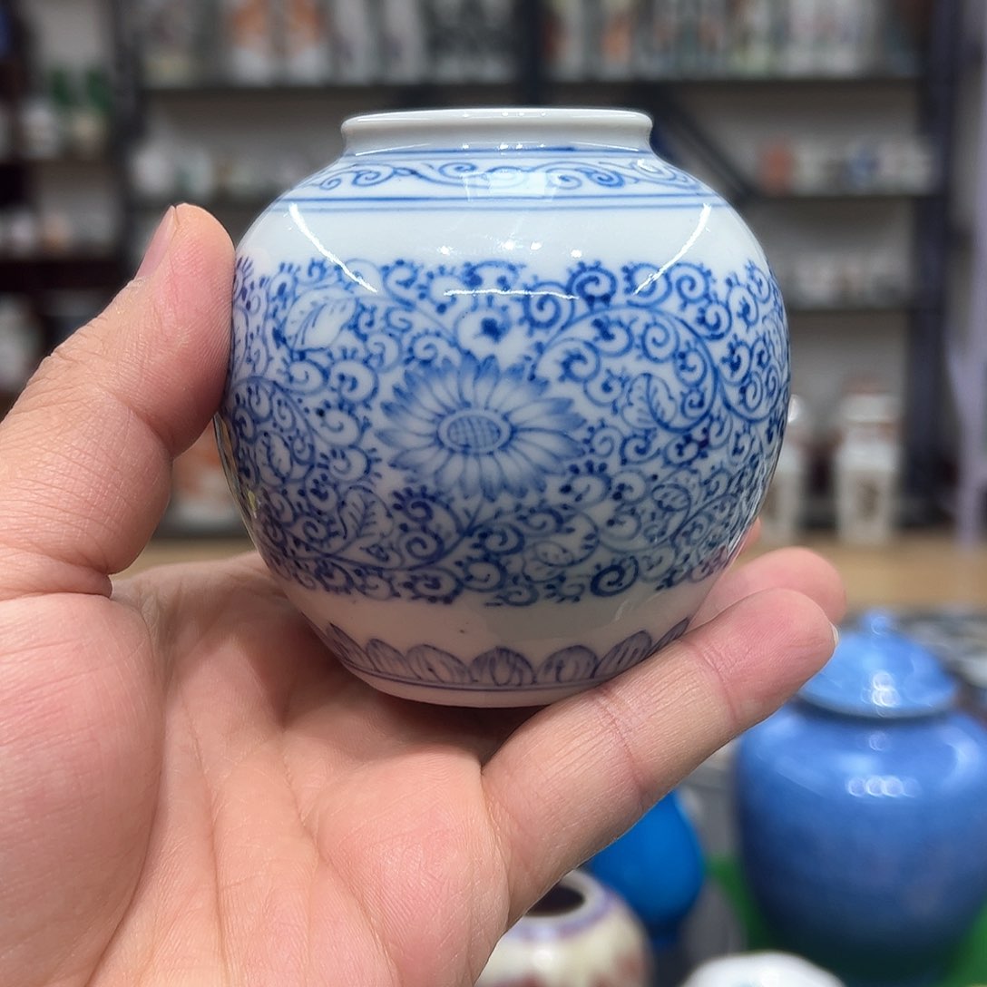 罐清中青花细路小罐