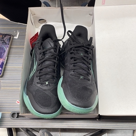 56号李宁篮球鞋43.270底微脏