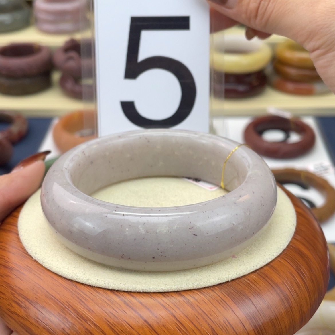 【闪购商品】石英质玉手镯未镶嵌